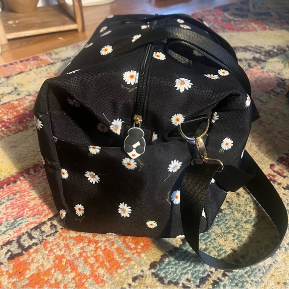 Alice + Olivia Daisy Print Weekender Duffle Bag - Picture 3 of 10